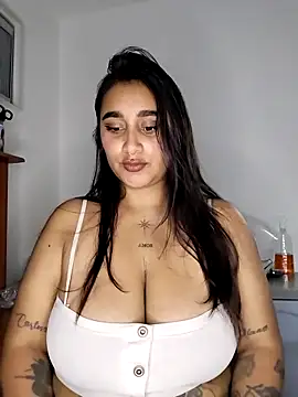 Snapshot of Mia_skyy18 chatting on May 3, 2026, 12:38 am Mia skyy18 online show from May 3, 2026, 12:38 am