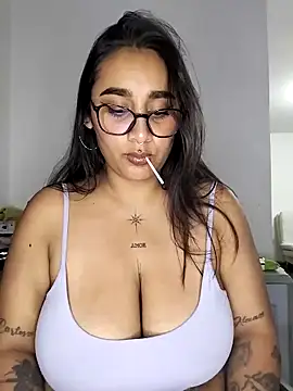 Snapshot of Mia_skyy18 chatting on May 6, 2026, 12:58 am Mia skyy18 online show from May 6, 2026, 12:58 am
