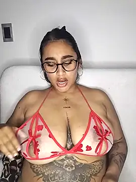 Snapshot of Mia_skyy18 chatting on April 15, 2026, 4:51 am Mia skyy18 online show from April 15, 2026, 4:51 am