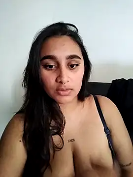 Snapshot of Mia_skyy18 chatting on March 27, 2026, 10:54 pm Mia skyy18 online show from March 27, 2026, 10:54 pm