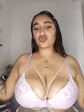 Snapshot of Mia_skyy18 chatting on May 4, 2026, 10:12 pm Mia skyy18 online show from May 4, 2026, 10:12 pm