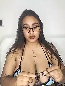 Snapshot of Mia_skyy18 chatting on April 10, 2026, 12:17 am Mia skyy18 online show from April 10, 2026, 12:17 am