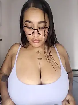 Snapshot of Mia_skyy18 chatting on May 5, 2026, 11:57 am Mia skyy18 online show from May 5, 2026, 11:57 am