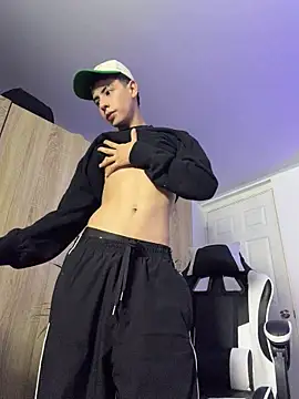 Snapshot of SebastianReed_ chatting on June 22, 2026, 1:33 am SebastianReed online show from June 22, 2026, 1:33 am