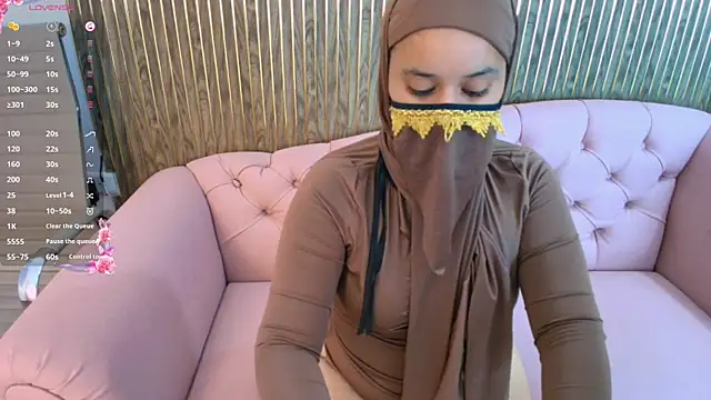 Aminaa Kaarim online show from April 30, 2026, 7:21 pm