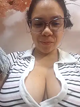 Snapshot of Aila_Phone chatting on May 20, 2026, 6:05 pm Aila Phone online show from May 20, 2026, 6:05 pm