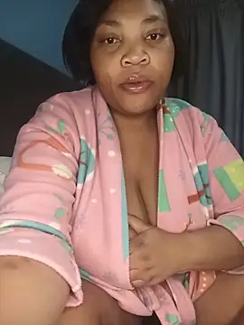 Snapshot of BeverlyQueen15 chatting on June 18, 2026, 5:39 am BeverlyQueen15 online show from June 18, 2026, 5:39 am