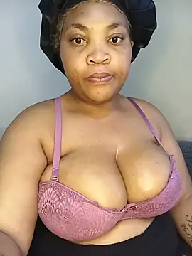 Snapshot of BeverlyQueen15 chatting on July 9, 2026, 6:03 am BeverlyQueen15 online show from July 9, 2026, 6:03 am