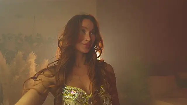 SerenaWest  online show from April 16, 2026, 9:39 pm