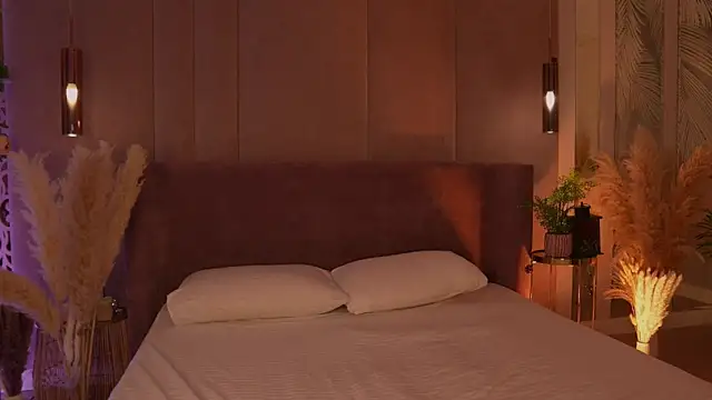 SerenaWest  online show from April 28, 2026, 4:44 pm