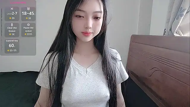 Snapshot of oblakitty_ chatting on May 4, 2026, 12:47 am oblakitty online show from May 4, 2026, 12:47 am