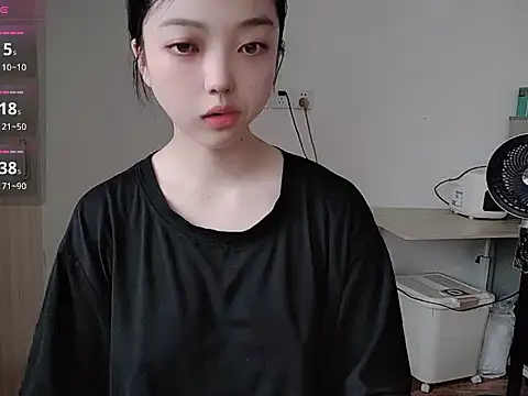 oblakitty  online show from July 11, 2026, 1:28 am