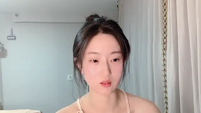 1X-yiyi online show from June 8, 2026, 2:50 pm