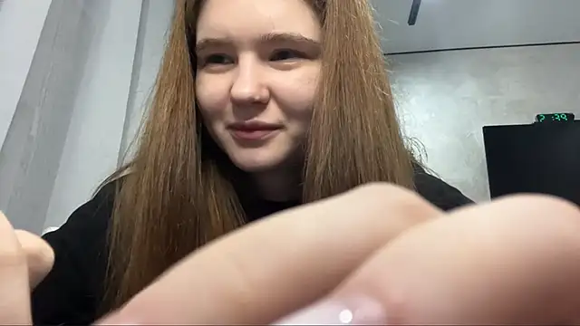 Karenredflag online show from March 18, 2026, 6:42 pm