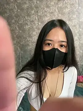 Leeleesweetbaebi online show from March 19, 2026, 8:36 am