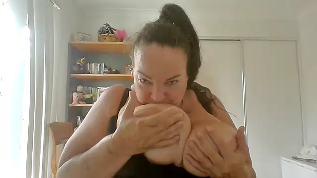 Turkishdelightfuller online show from March 16, 2026, 2:08 am