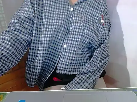 Snapshot of Enmy_24 chatting on July 12, 2026, 7:47 pm Enmy 24 online show from July 12, 2026, 7:47 pm