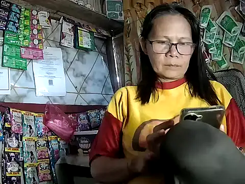 Snapshot of mommylicious_23 chatting on June 28, 2026, 7:14 am mommylicious 23 online show from June 28, 2026, 7:14 am
