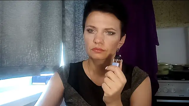 HotMamaQueen234 online show from July 27, 2026, 11:50 am
