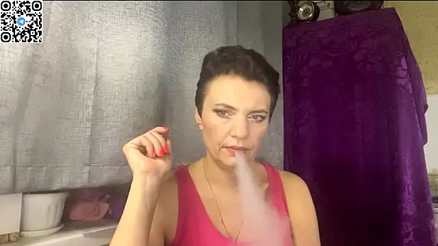 Snapshot of HotMamaQueen234 chatting on May 27, 2026, 7:21 pm HotMamaQueen234 online show from May 27, 2026, 7:21 pm