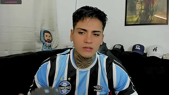 sweetlatinoboy online show from April 23, 2026, 11:38 am