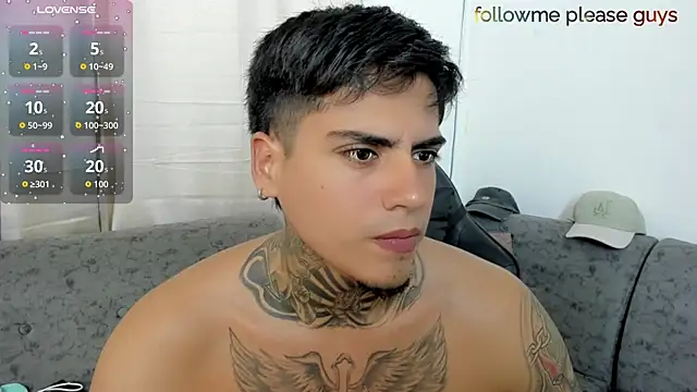 Snapshot of sweetlatinoboy chatting on August 3, 2026, 9:52 pm sweetlatinoboy online show from August 3, 2026, 9:52 pm