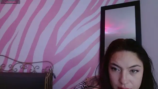 Snapshot of Scarlet_queen4 chatting on May 29, 2026, 2:01 pm Scarlet queen4 online show from May 29, 2026, 2:01 pm