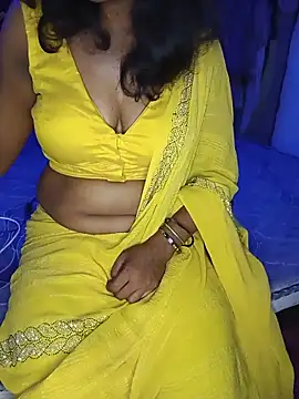 mayakapoor880 online show from June 5, 2026, 6:46 pm