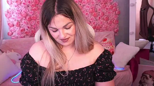 Snapshot of AlissyaGrayy chatting on May 22, 2026, 12:36 pm AlissyaGrayy online show from May 22, 2026, 12:36 pm