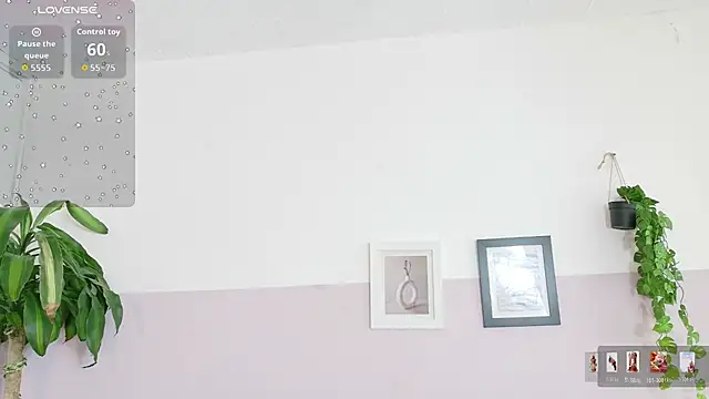 Snapshot of Zara_Fire chatting on July 6, 2026, 8:33 pm Zara Fire online show from July 6, 2026, 8:33 pm