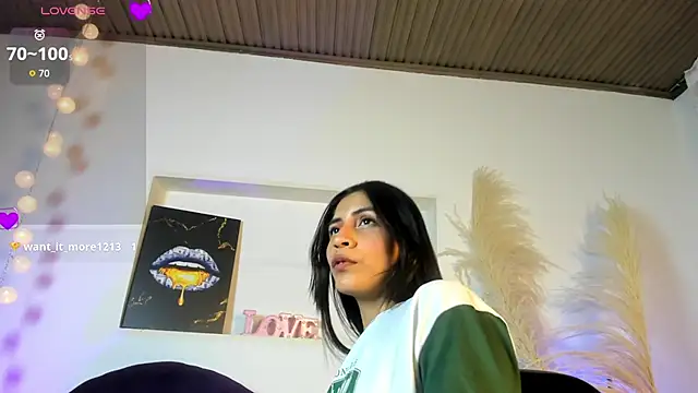 Emiili Clark online show from March 18, 2026, 1:53 am