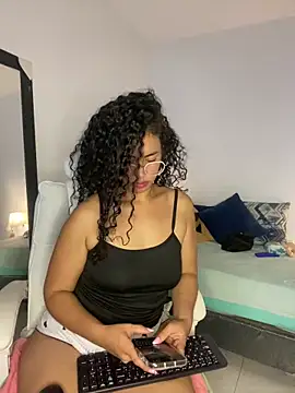 Luciianita lov199 online show from April 28, 2026, 3:00 am