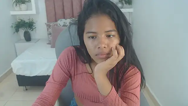 Snapshot of Lunilove__ chatting on March 18, 2026, 7:37 pm Lunilove online show from March 18, 2026, 7:37 pm