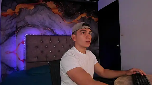 ZytherWolf online show from March 18, 2026, 3:20 am