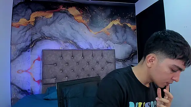 ZytherWolf online show from March 17, 2026, 3:31 am