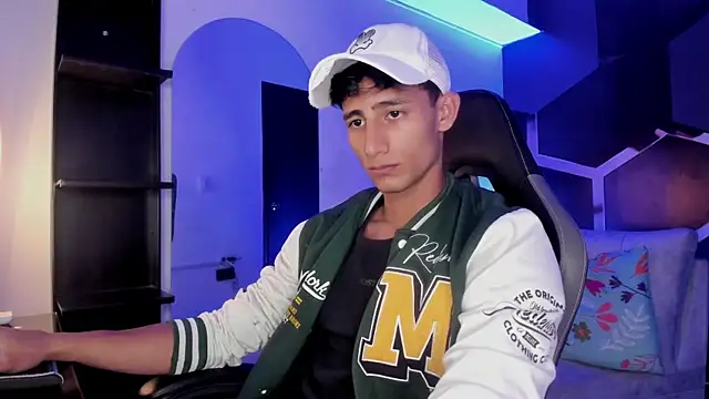 Snapshot of MaxiimoRomano_ chatting on August 6, 2026, 7:20 pm MaxiimoRomano online show from August 6, 2026, 7:20 pm