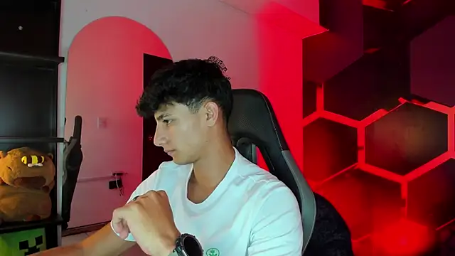 Snapshot of MaxiimoRomano_ chatting on June 24, 2026, 7:11 pm MaxiimoRomano online show from June 24, 2026, 7:11 pm