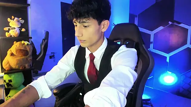 Snapshot of MaxiimoRomano_ chatting on July 10, 2026, 7:03 pm MaxiimoRomano online show from July 10, 2026, 7:03 pm