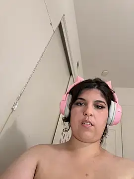 Yasminebbyxx online show from July 9, 2026, 9:43 am