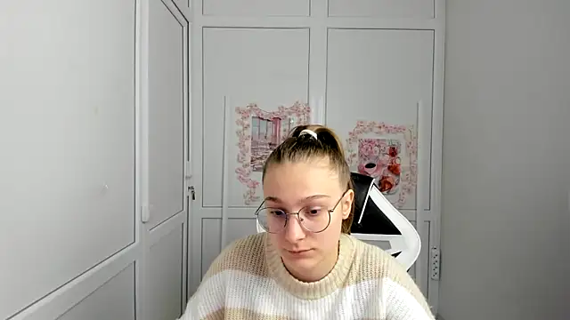 Snapshot of Mia_kristal chatting on May 29, 2026, 7:47 am Mia kristal online show from May 29, 2026, 7:47 am