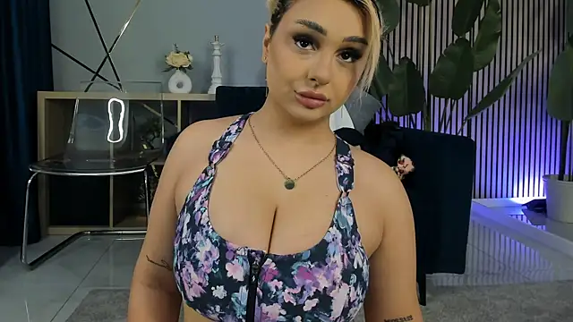 CurvyyVanessa online show from March 28, 2026, 4:46 am