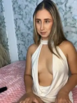 VictoriaWhitmore online show from April 21, 2026, 2:51 am