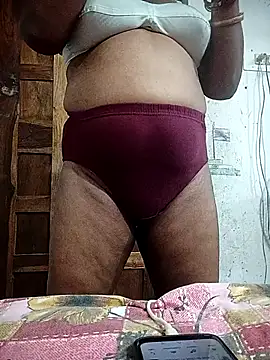 hottsexyy online show from July 4, 2026, 3:57 am