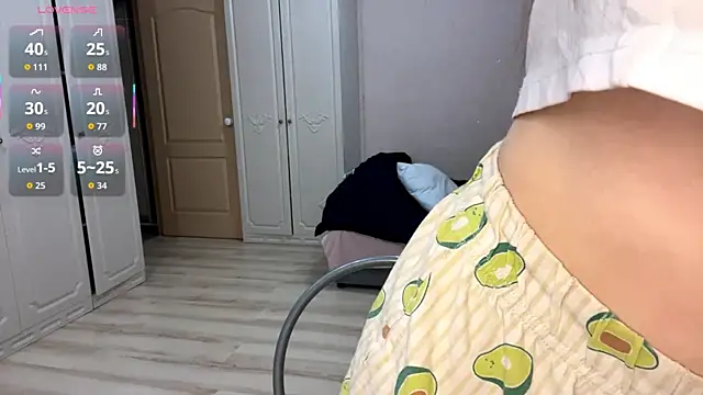 Vickyfaith online show from May 6, 2026, 7:40 pm