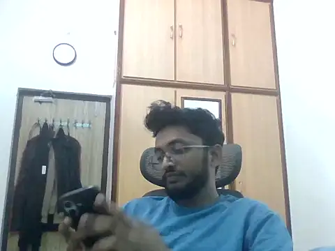 akhilvaran42 online show from March 19, 2026, 11:10 am