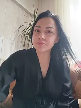 Snapshot of Elsie-Nora chatting on July 20, 2026, 8:22 am Elsie-Nora online show from July 20, 2026, 8:22 am