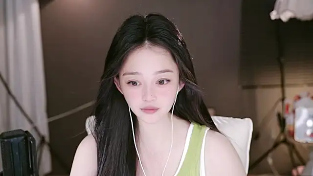 Anne-w online show from June 4, 2026, 11:26 am