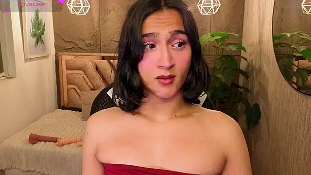 Snapshot of Zoee_Kiss_ chatting on August 6, 2026, 5:35 am Zoee Kiss online show from August 6, 2026, 5:35 am
