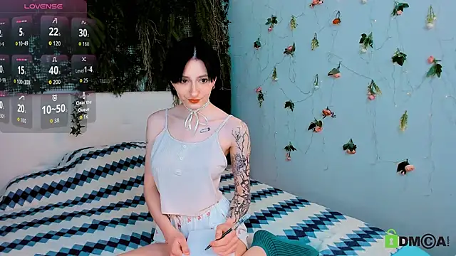 Kira  Cutie online show from June 2, 2026, 8:42 pm