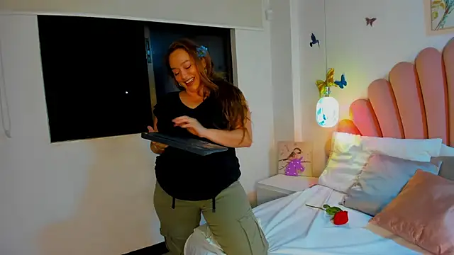 SabrinaVantress online show from June 25, 2026, 4:21 am